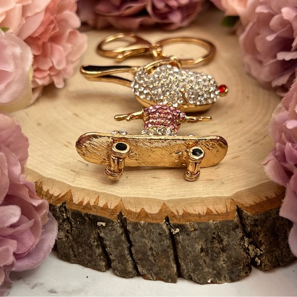 Crystal Snoopy Riding Skateboard Keychain Charm - Picture 11 of 14